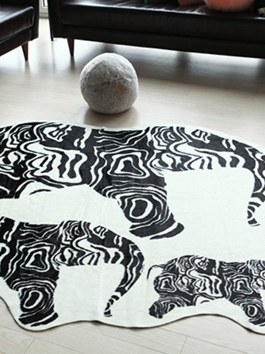 molliolli elephant graphical unborn calf rug carpet black 148x210