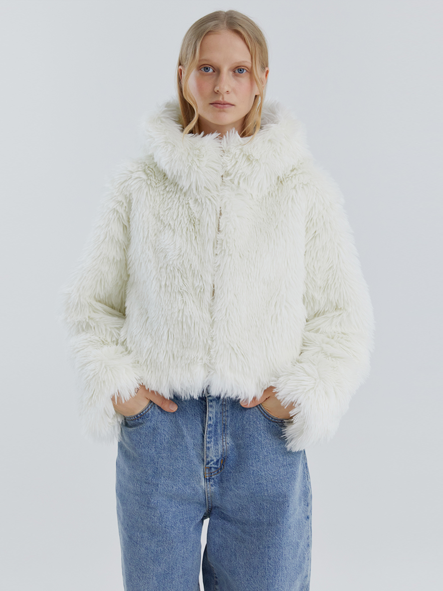 COMELY soft fur crop hoodie jacket [ivory]